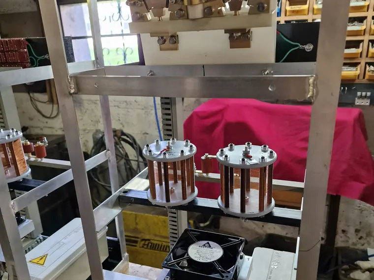 Das Gerät im Aufbau in der Werkstatt